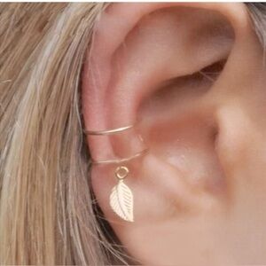 Ear Cuff Leaf Charm earring (single)
(New)